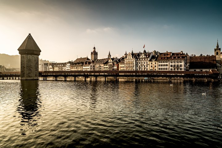 st_3x2_lucerne-chapel-bridge_31117_pxl2000.png__722x480_subsampling-2